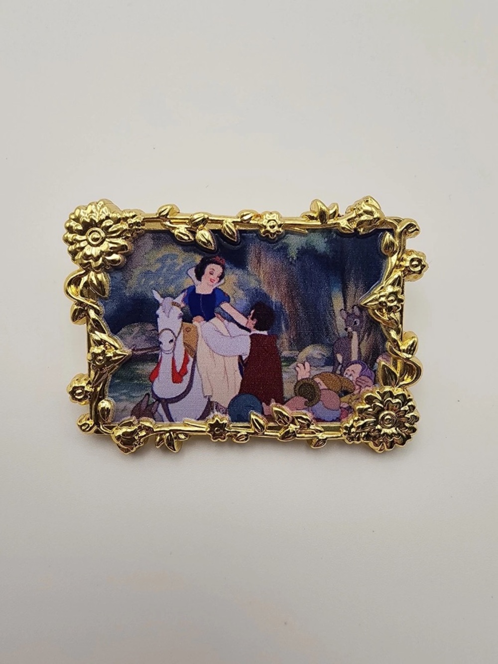 Disney Princess Storybook Moments Enamel Pin - Snow White